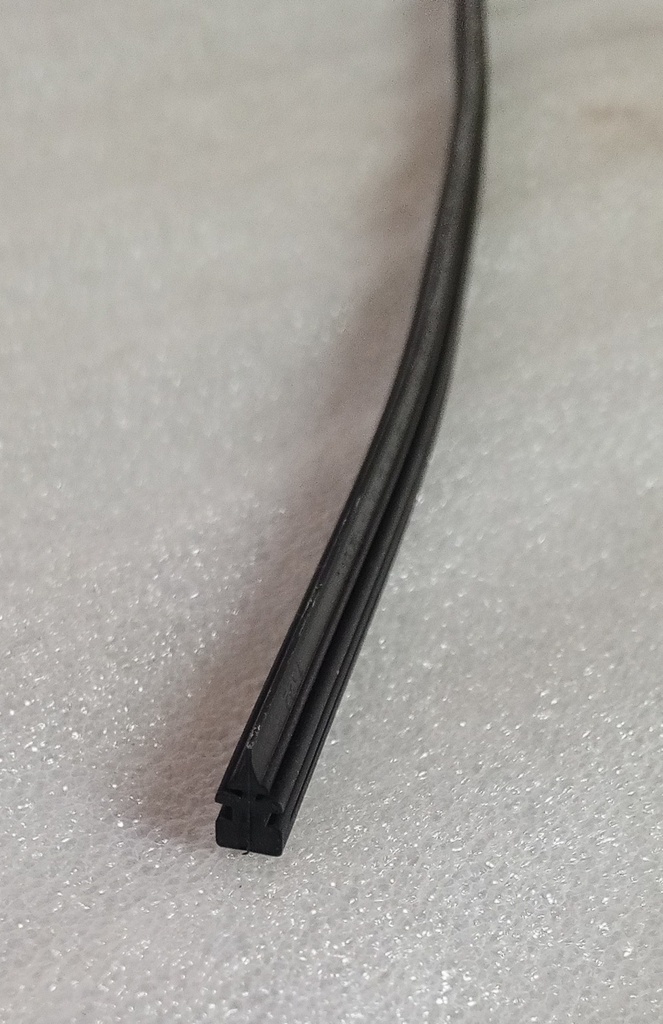 [MR416324] - MITSUBISHI | CUCHILLA LIMPIABRISAS TRASERO MON 98 (CAUCHO)(375)