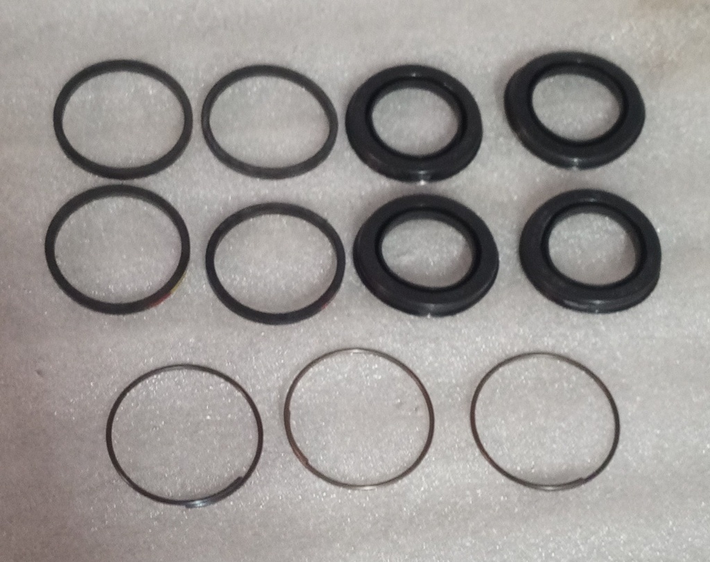[JS-13362] - AMERICAN RUBER | JUEGO REPARACION MORDAZA DELANTERA MITSUBISHI V6-3000/ TOYOTA PRADO 43.0MM
