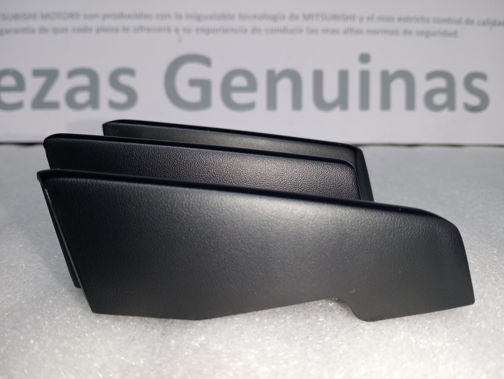 [MR496691] - MITSUBISHI | REJILLA IZQUIERDA BOMPER.DEL.