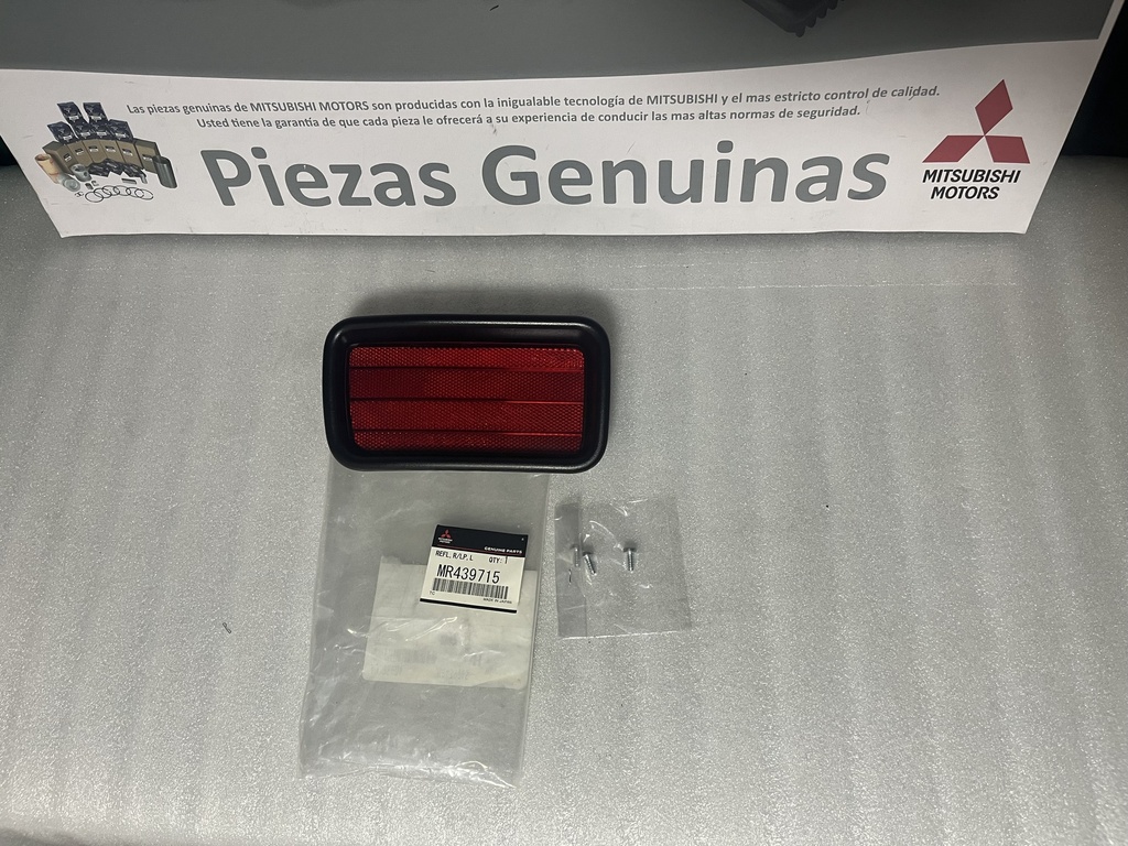 [MR439715] - MITSUBISHI | REFLECTOR LAMPARA TRAS. IZQ  