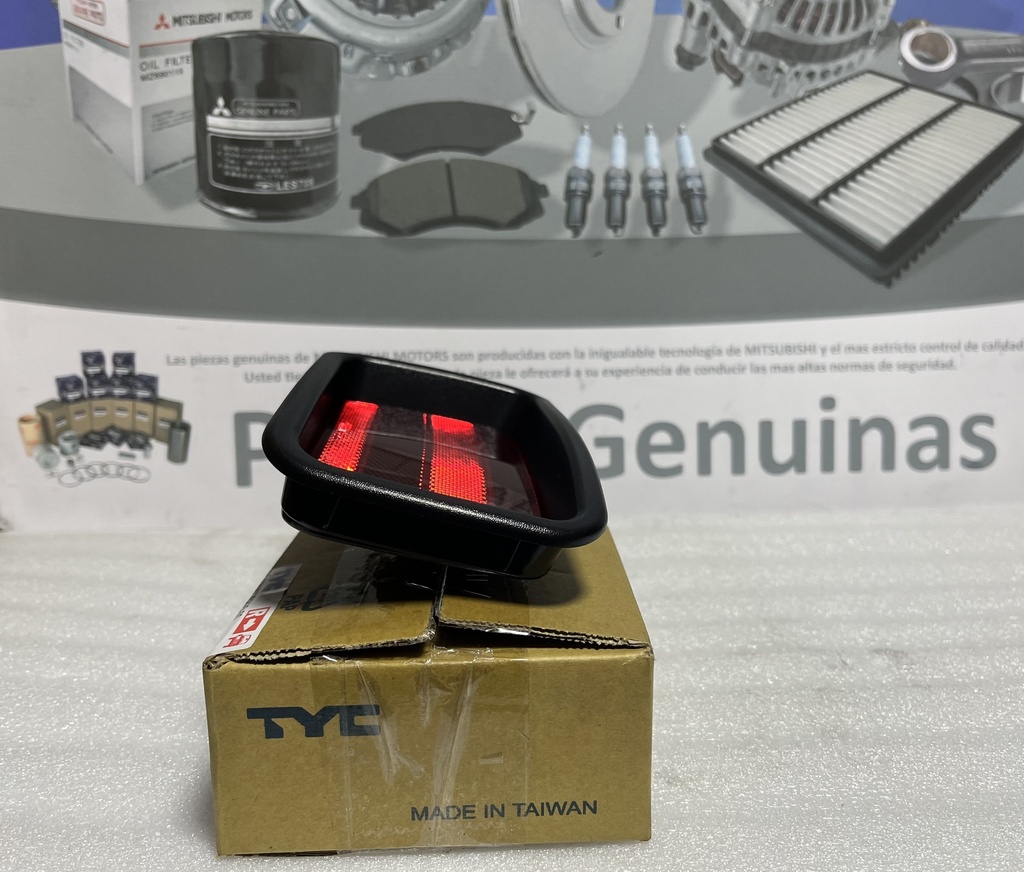 [MR439716] - TYC-TAIWAN | REFLECTOR LAMPARA TRASERA DER.
