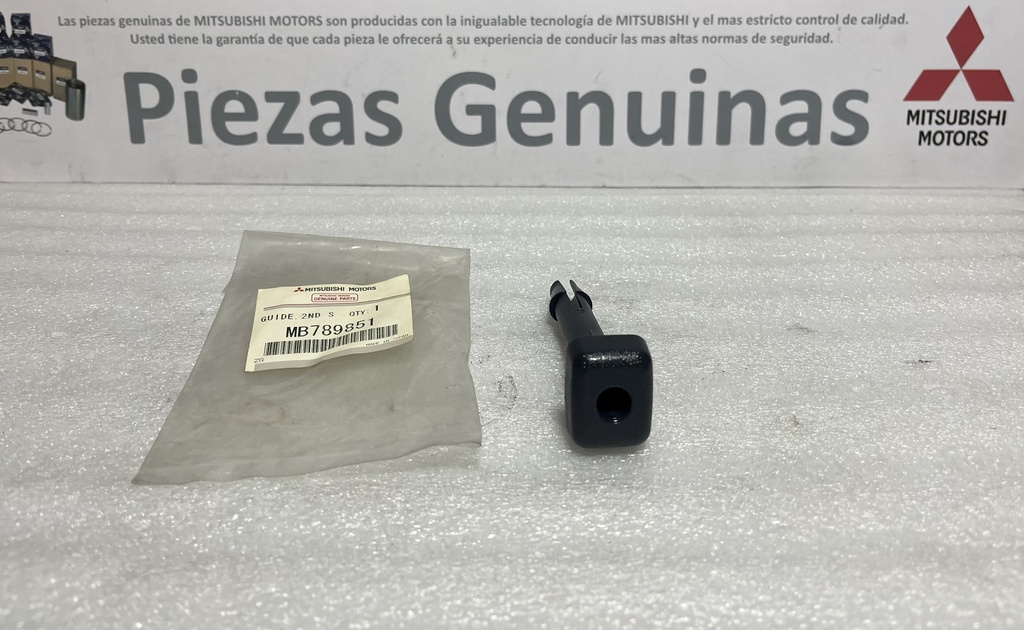 [MB789851] -  | GUIA APOYACABEZA SILLA TRASERA MONTERO V43W - GRIS