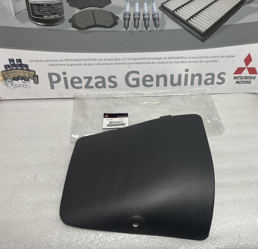 [MB690422] - MITSUBISHI | TAPA GATO GRIS MONTERO