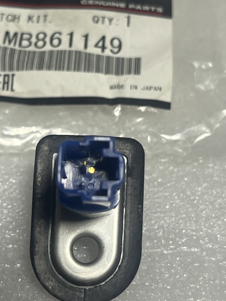 [MB861149] - MITSUBISHI | INTERRUPTOR LAMPARA PUERTA 
