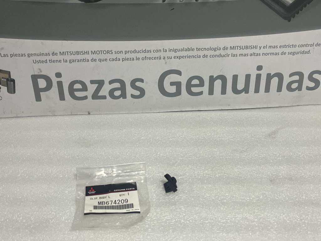 [MB674209] CLIP PLASTICO EXTERIOR