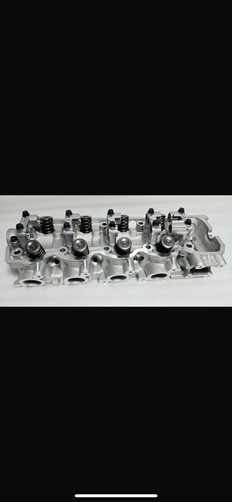 CULATA MOTOR MITSUBISHI MONTERO / ENSAMBLE PARCIAL (CON VALVULAS, EJE DE LEVASRESORTES)  4G54/G54B 4CIL 8V SOHC MV82