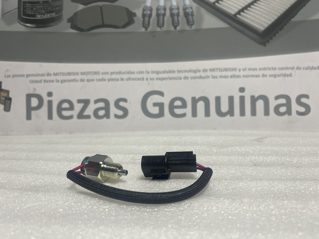 [8614A172] MITSUBISHI -INTERRUPTOR PERA DE REVERSA MONTERO SPORT / L200