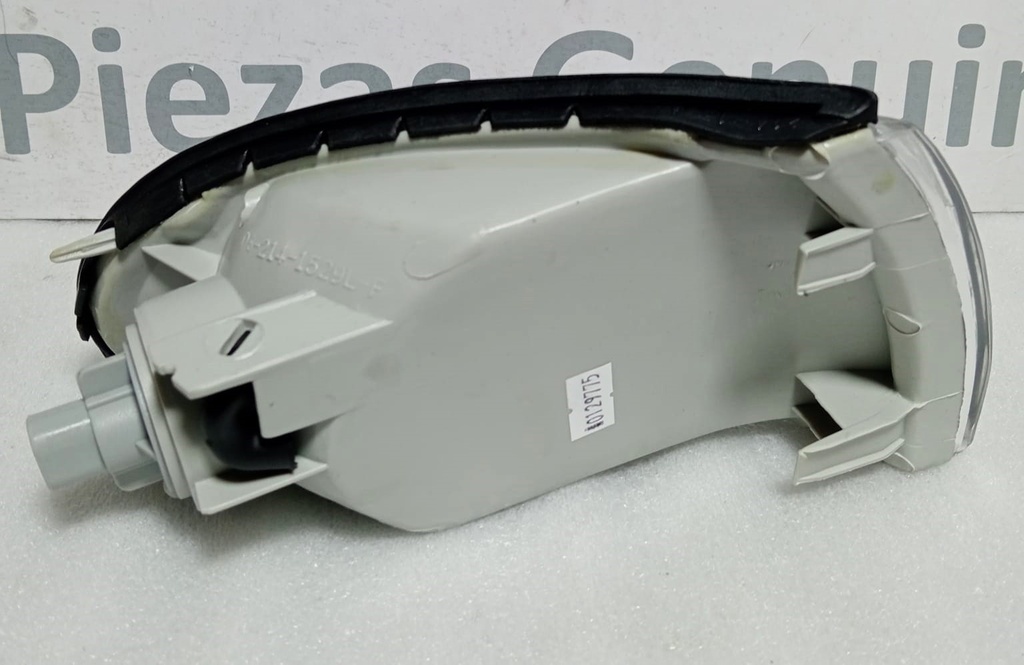 [MB821043] - DIRECCIONAL DELANTERA IZQUIERDA MITSUBISHI LANCER / 94 