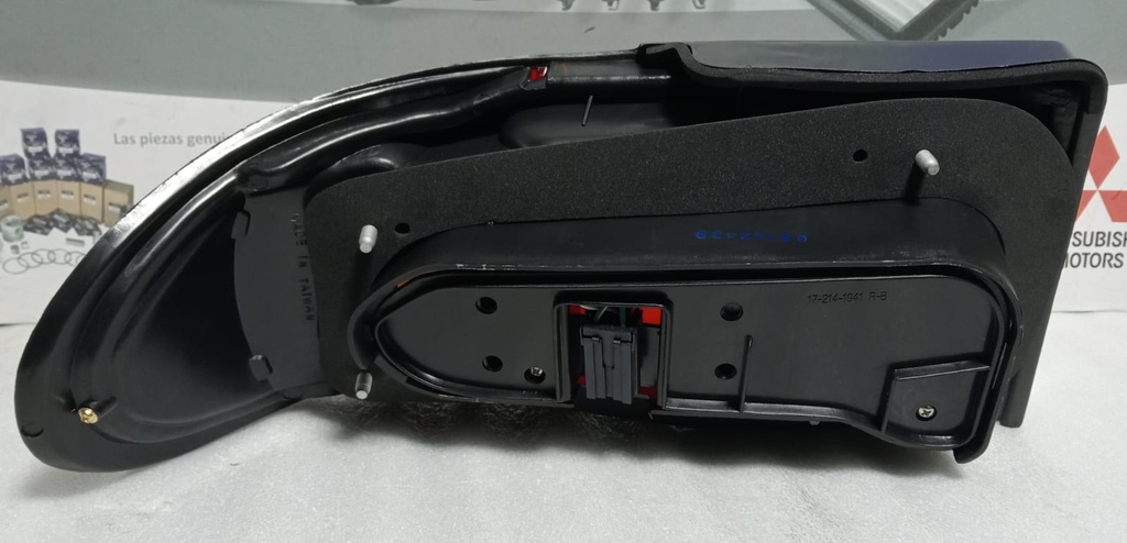 [MB907248] - STOP TRASERO MITSUBISHI LANCER (RH) / 94