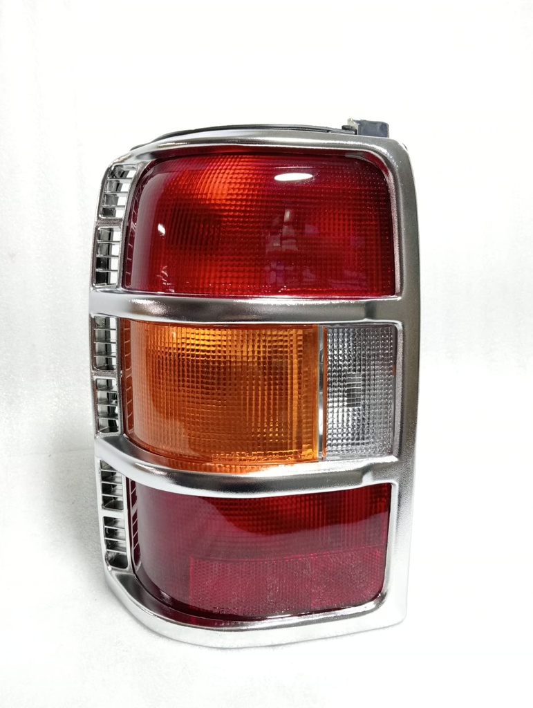 [MB831489] - STOP IZQUIERDO MITSUBISHI MONTERO 92 /2008 (MARCO CROMADO)