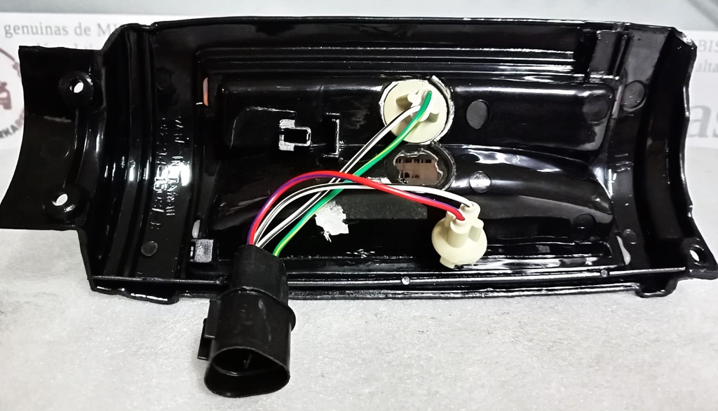 [MB527089] - LAMPARA DIRECCIONAL IZQUIERDA. L200 / 87-98