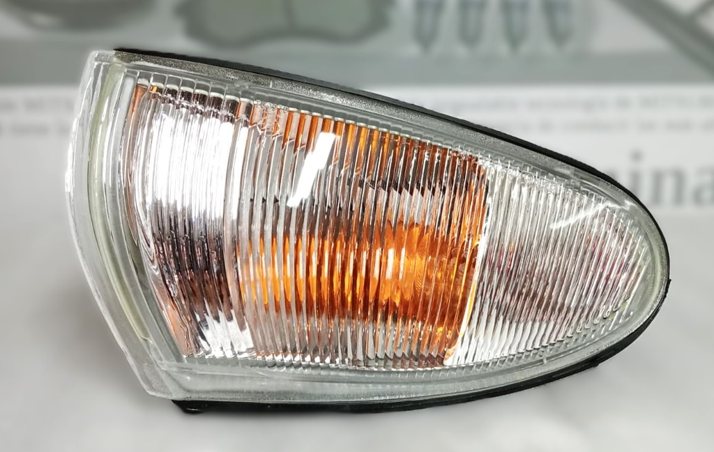 [MB821050] - DIRECCIONAL DELANTERA DERECHA MITSUBISHI COLT / 95 (BLANCA)