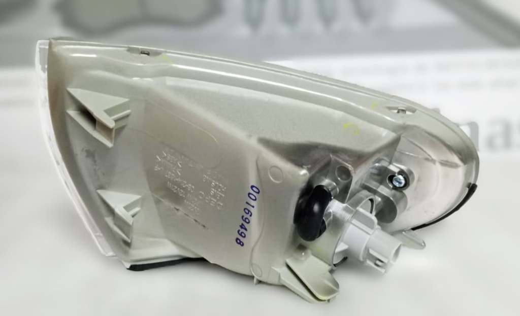 [MB821049] - DIRECCIONAL DELANTERA DERECHA MITSUBISHI COLT / 95 (BLANCA)