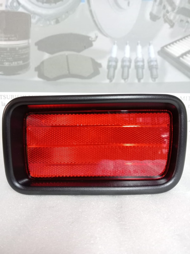 [MR439716] - MITSUBISHI | REFLECTOR LAMPARA TRASERA DER.