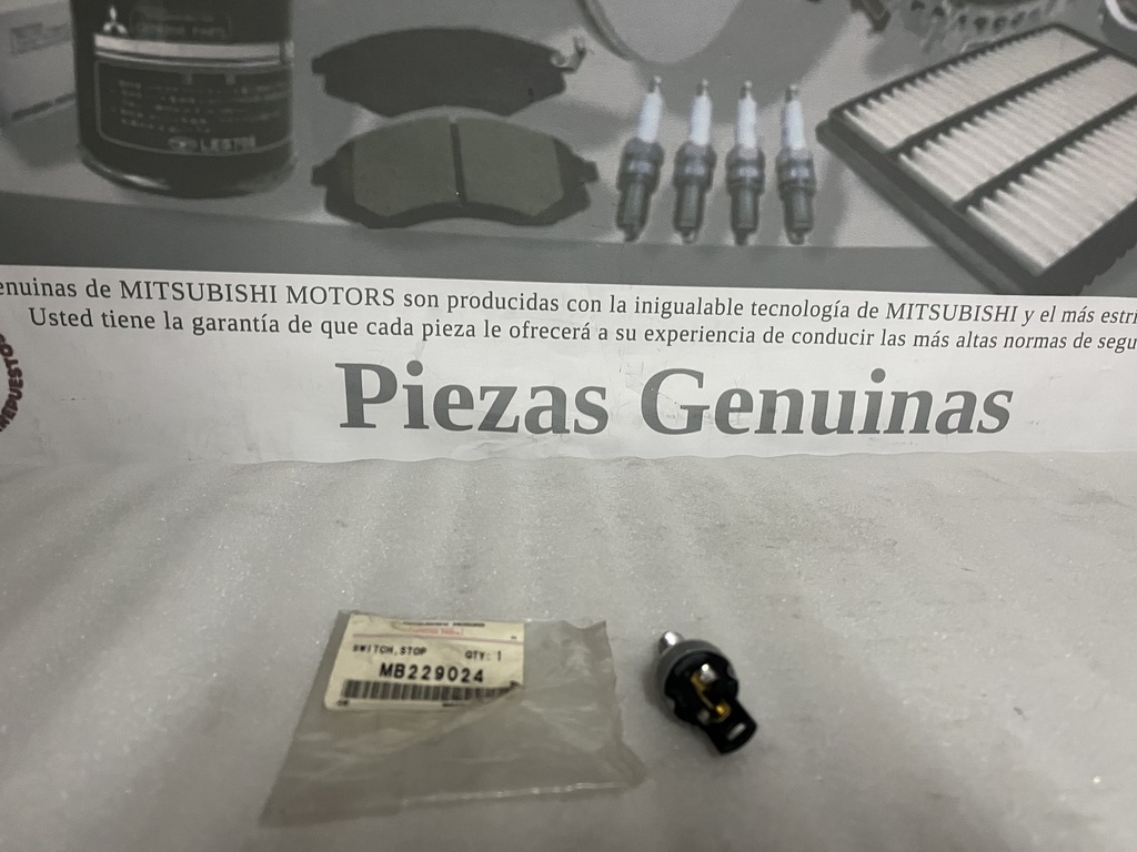 [MB229024] - MITSUBISHI | INTERRUPTOR PEDAL FRENO MONTERO