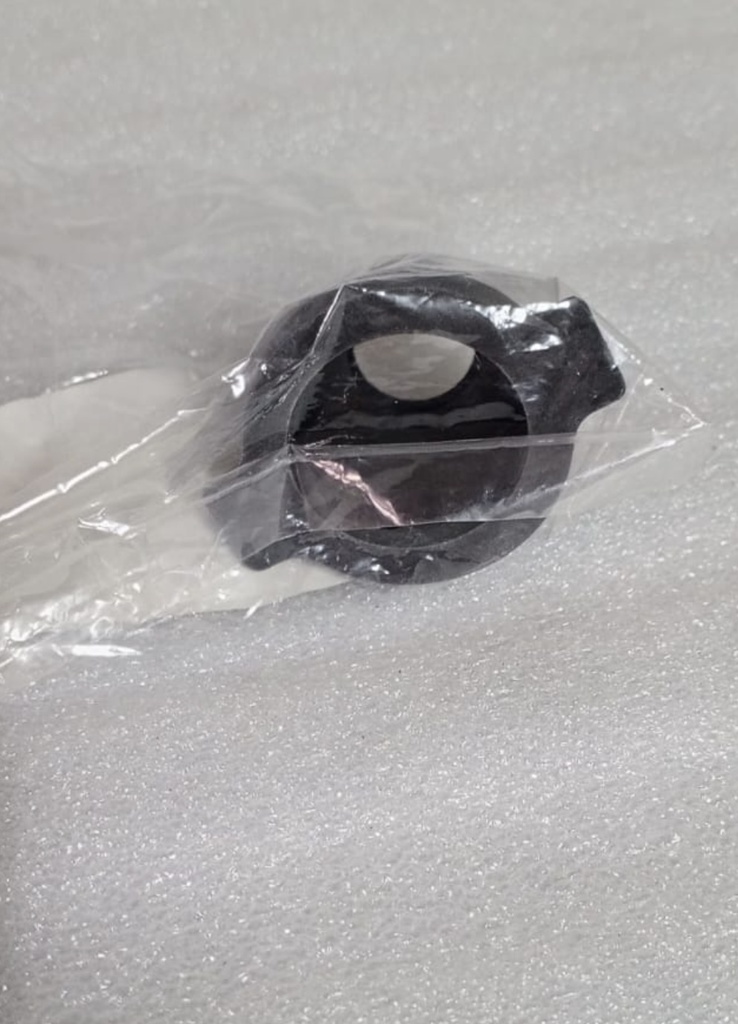 [MB109665] MITSUBISHI - TAPA GUARDAPOLVO BARRA DE TORSION MONTERO 92- / NATIVA