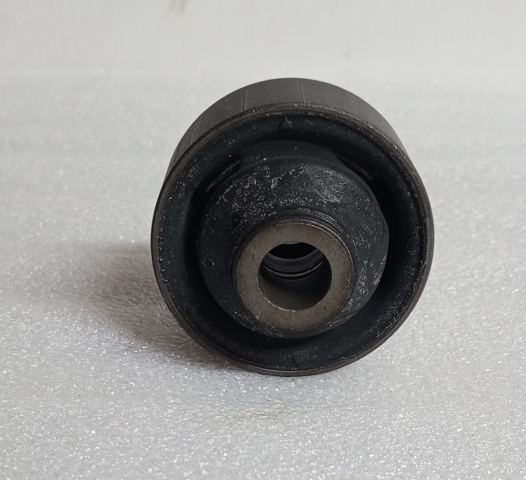 [MR403441] - MITSUBISHI | BUJE BRAZO INFERIOR SUSPENSION DELANTERA LANCER 