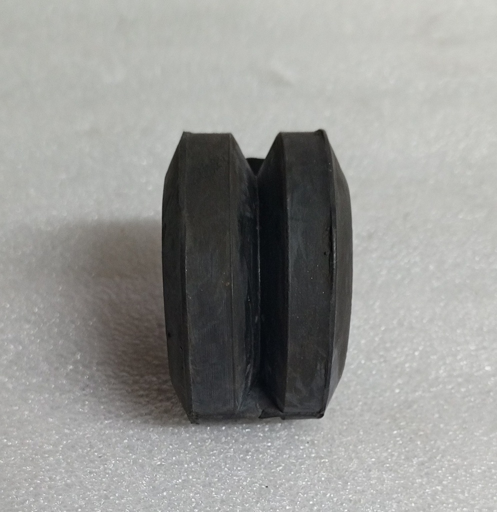 [8-94433-672] - INCOLCA  | BUJE BARRA TENSORA CHEVROLET LUV 2300 4X2 (DELANTERA)