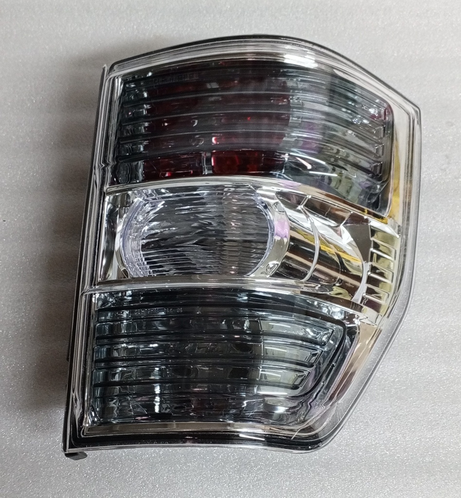 [214-19A5L] STOP TRASERO DERECHO MITSUBISHI MONTERO V98W 2008