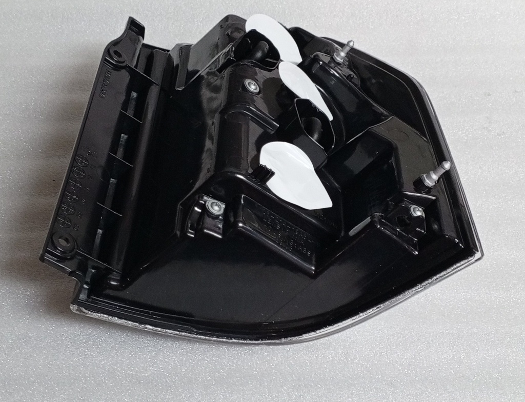 [214-19A5L] STOP TRASERO DERECHO MITSUBISHI MONTERO V98W 2008