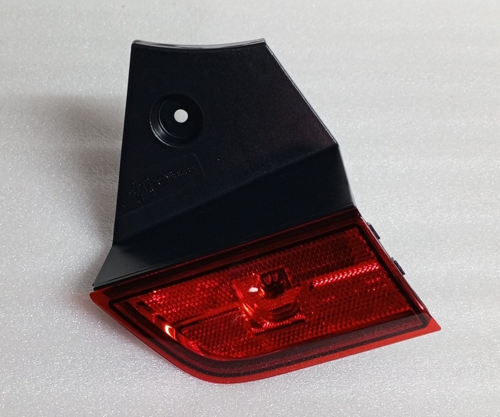 [8355A086] - MITSUBISHI | REFLECTOR TRASERO DER.