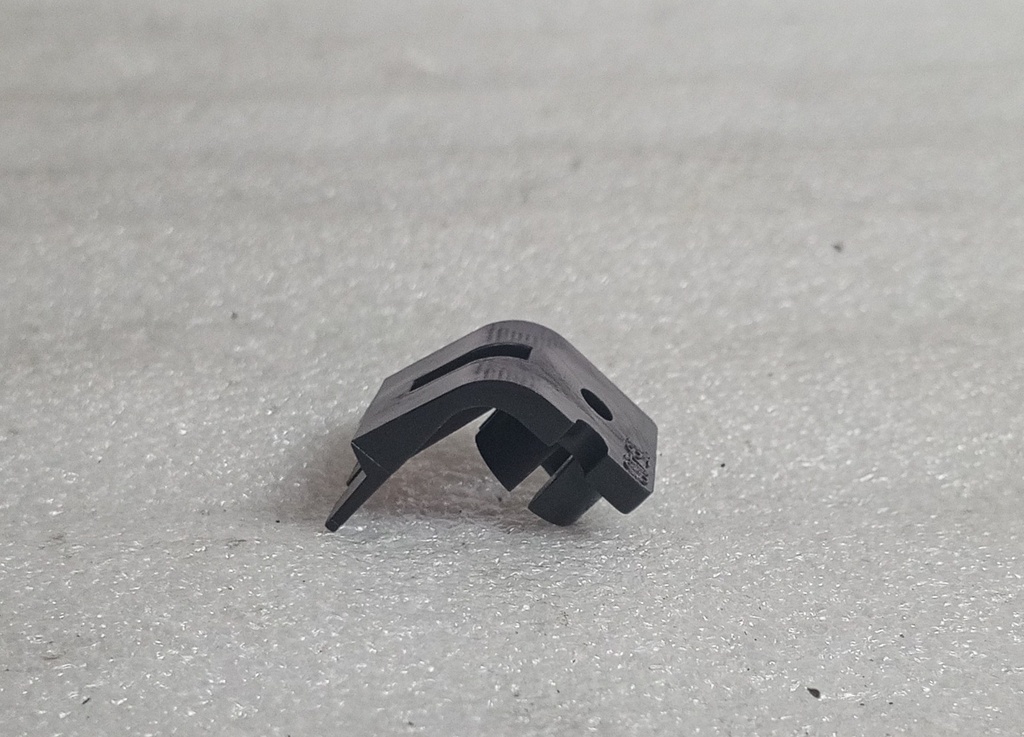 [MB683999] - MITSUBISHI | CLIP STOP TRASERO MONTERO 