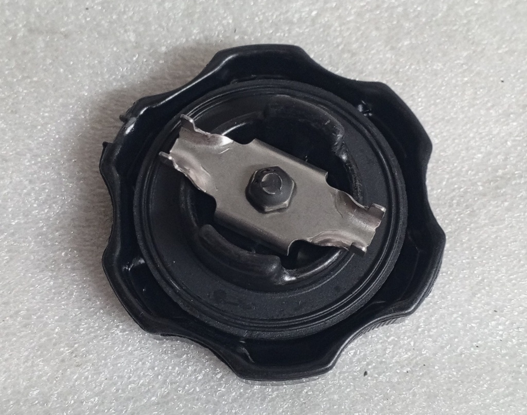 [1250A015] - MITSUBISHI | TAPA LLENADO ACEITE MOTOR  