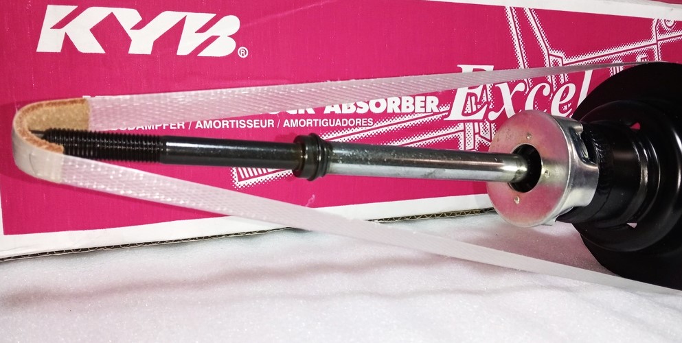 [341251] - KYB | AMORTIGUADOR DELANTERO MITSUBISHI NEW MONTERO 3.5 / 04 (CHUZO/BUJE)