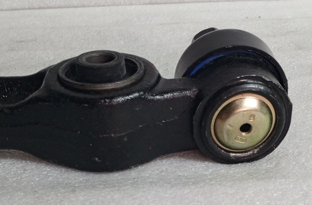 [MR296296] - MEVOTECH | BRAZO INFERIOR DERECHO SUSPENSION DELANTERA MITSUBISHI GALANT (LATERAL)