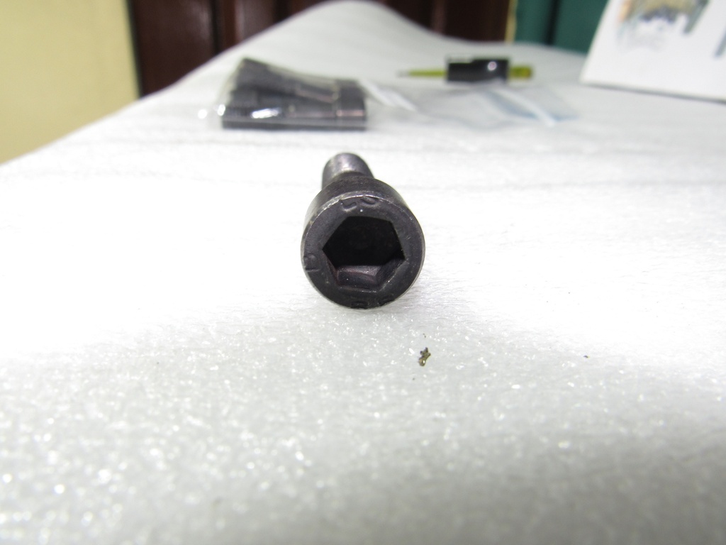 [MB297050] - NACIONAL | TORNILLO RUEDA LIBRE MONTERO / 91