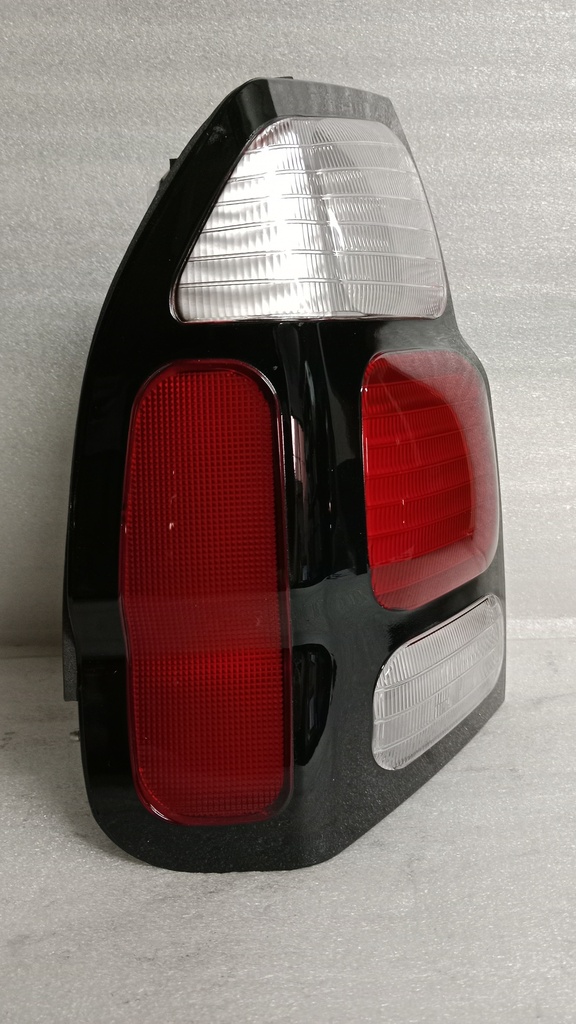 [8330A059] DEPO - TAIWAN - STOP TRASERO IZQUIERDO MITSUBISHI NATIVA 2008-2009