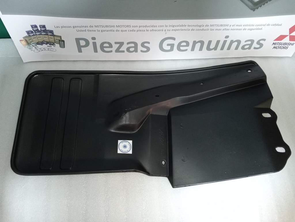 [MB646924] - TAIWAN | SALPICADERA TRASERA  DERECHA MONTERO/92 HARD TOP