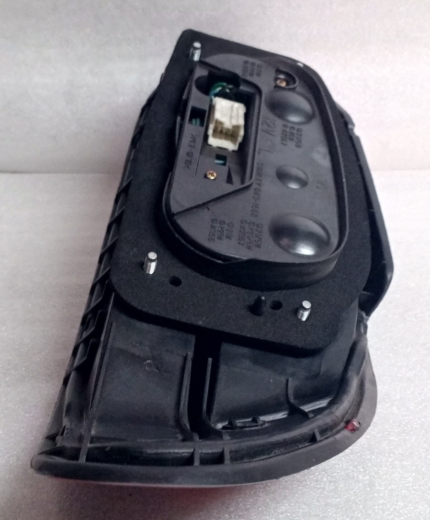 [MB907243] - MITSUBISHI | STOP TRASERO  IZQUIERDO COLT