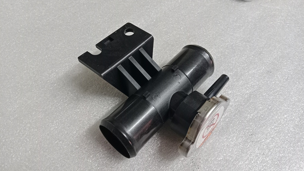 [1350A043] - MITSUBISHI | TAPA RADIADOR MOTOR (CON CARCAZA)