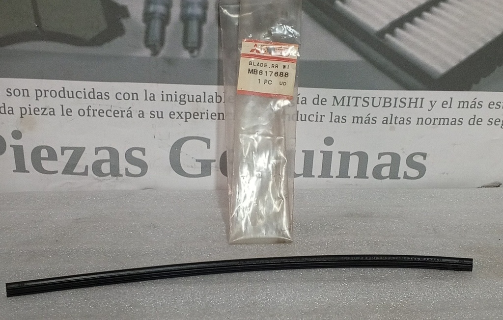 [MB617688] - MITSUBISHI | CUCHILLA LIMPIABRISAS TRASERO MONTERO (CAUCHO)(375)