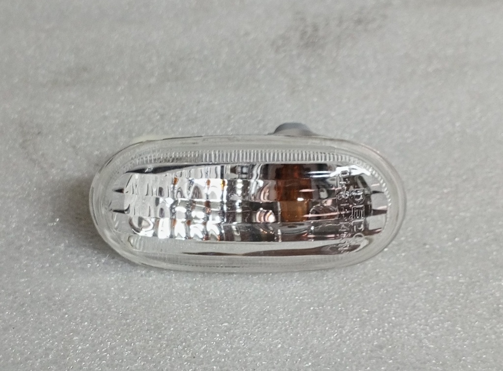 [214-1405P] - DEPO-TAIWAN | LAMPARA DIRECCIONAL LATERAL GUARDAFANGO MITSUBISHI LANCER (BLANCA - OVALADA)