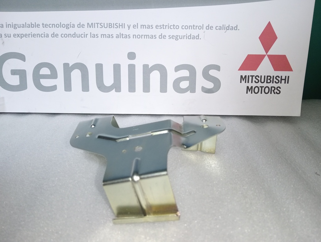 [MR416758] - MITSUBISHI | SOPORTE REFLECTIVO BOMPER TRASERO MITSUBISHI NATIVA 1997-2008 / K96W / K97W (DERECHO)