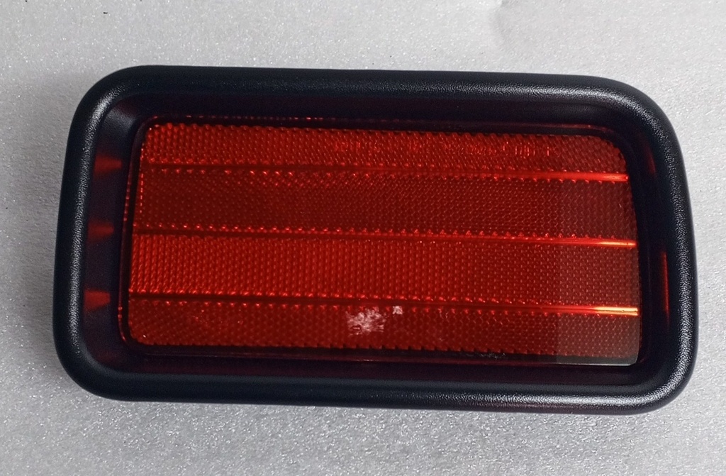 [MR439715] - MITSUBISHI | REFLECTIVO LAMPARA TRASERA MITSUBISHI NATIVA 97-(IZQUIERDO) (TRAGALUZ)