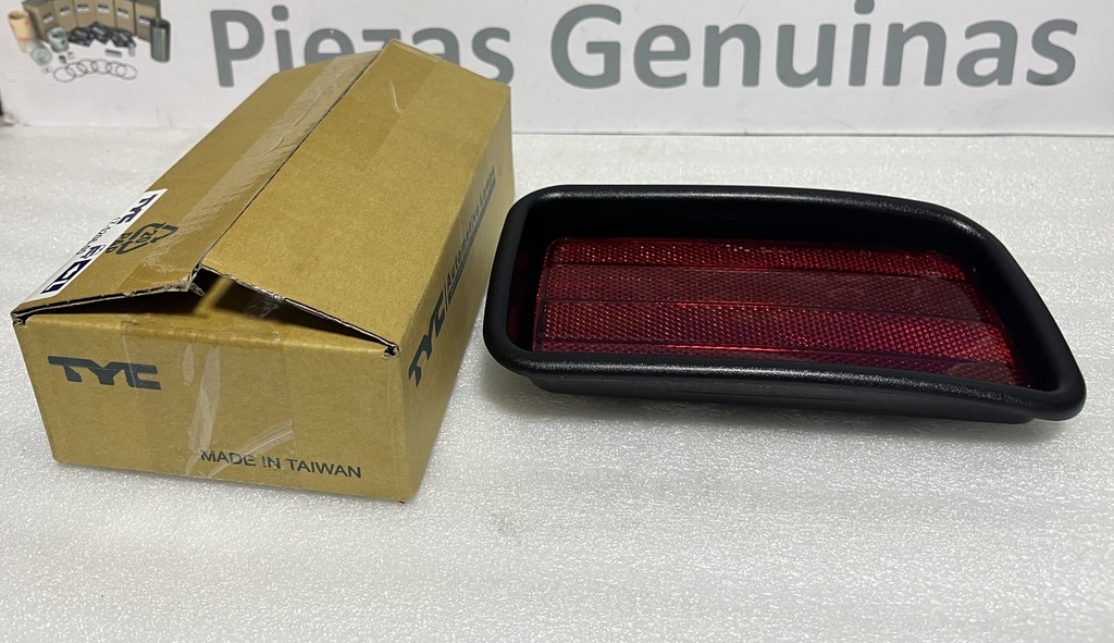 [MR439715] - TYC-TAIWAN / REFLECTIVO LAMPARA TRASERA MITSUBISHI NATIVA 97-(IZQ) 