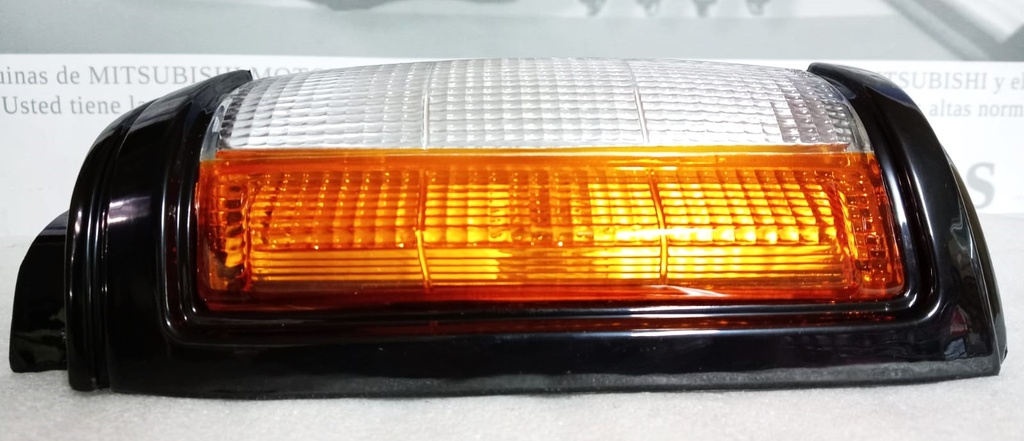 [MB527089] - LUCID-TAIWAN | LAMPARA DIRECCIONAL IZQUIERDA. L200 / 87-98