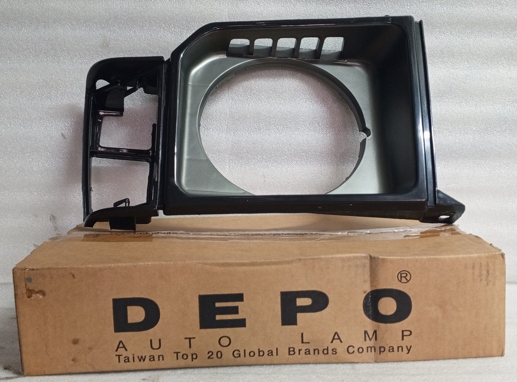 [MB377401] - DEPO-TAIWAN | ARO FAROLA IZQUIERDA MITSUBISHI MONTERO 82 / 95 (NEGRO)