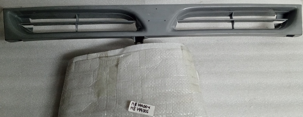 [MB799004] - TAIWAN | PERSIANA RADIADOR LANCER 92-96 (GRIS)
