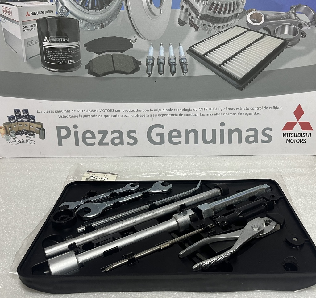 [MB621043] - MITSUBISHI | BASE TAPA CAJA DE HERRAMIENTAS (SOLO LA BASE)
