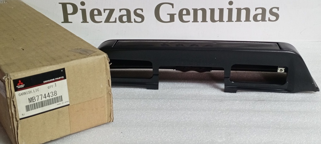 [MB774438] - MITSUBISHI | ADORNO PORTA PLACA MONTERO 98 