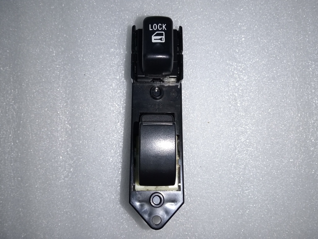 [MR587946-R] -  | INTERRUPTOR PRINCIPAL LADO PASAJERO ELEVAVIDRIO (CON BOTON DE BLOQUEO)