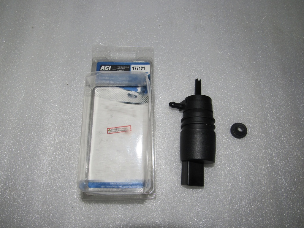 [8260A109] -  | MOTOR TANQUE AGUA LIMPIABRISAS LANCER 2008/