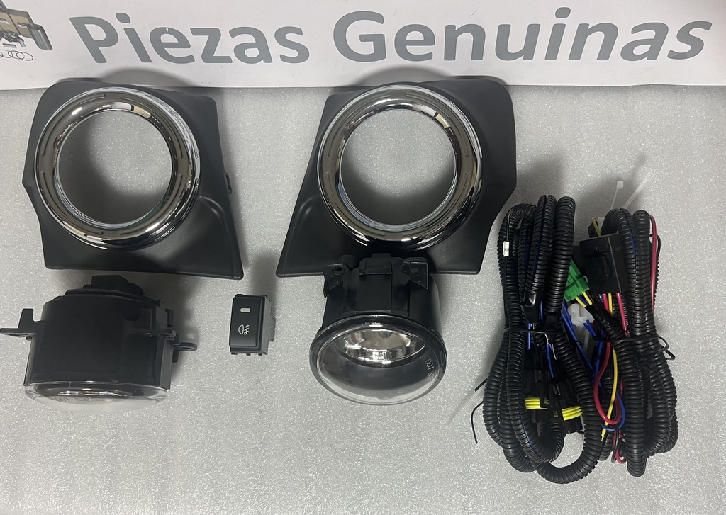 [8321A288] - HZONE | JUEGO DE EXPLORADORAS MITSUBISHI L-200 SPORTERO 2016 -