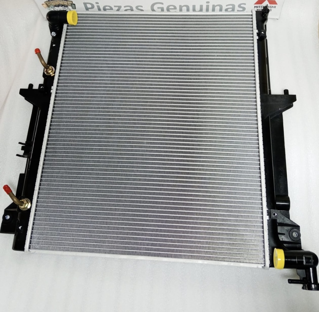 [MN135033] RADIADOR MITSUBISHI SOPORTERO  DIESEL A/T (SALIDAS EN CODO RECTO) 