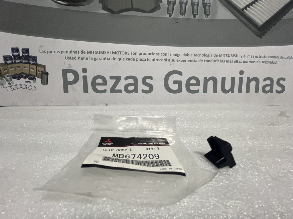 [MB674209] CLIP PLASTICO EXTERIOR