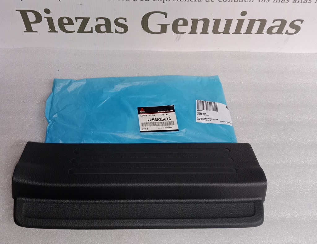 [ 7656A256XA ] PISA ALFOMBRA PUERTA TRASERA DERECHA